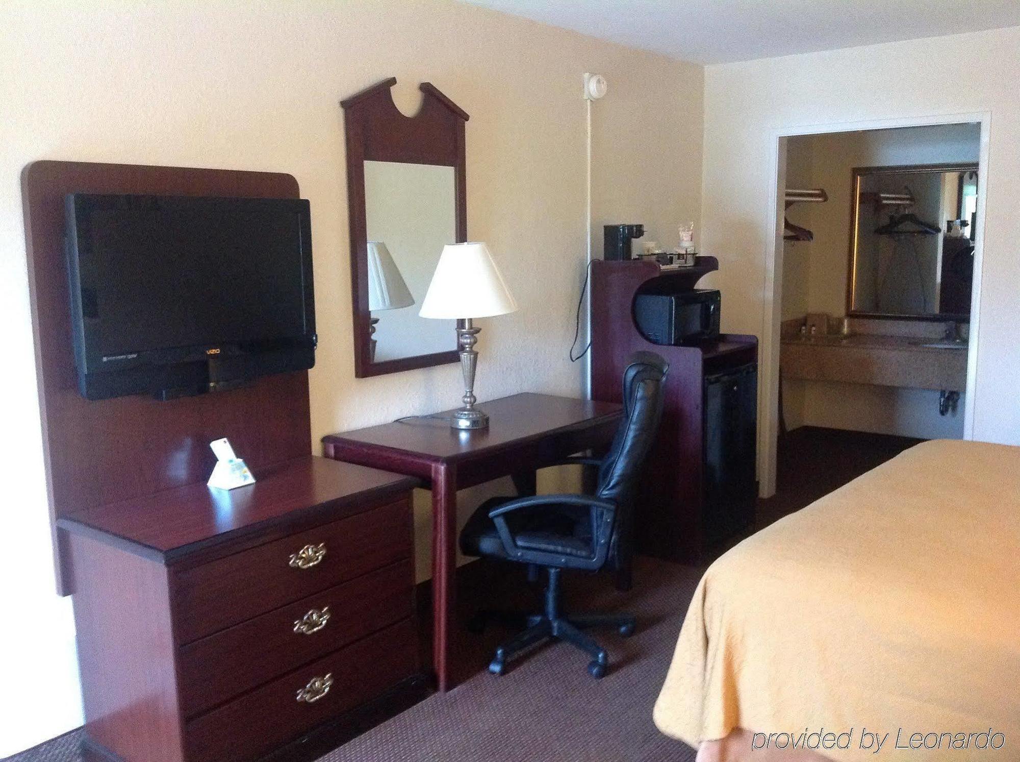 Red Roof Inn Tallahassee East Номер фото